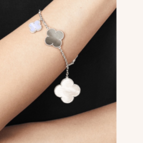 SOLD ♥️ Van Cleef & Arpels Magic Alhambra bracelet - Picture 12 of 16